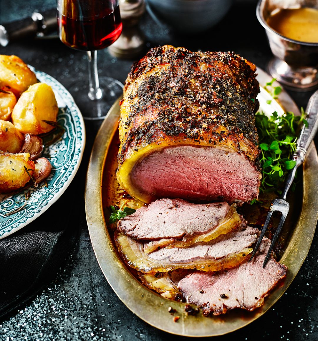 Roast beef sirloin with juniper and black pepper
