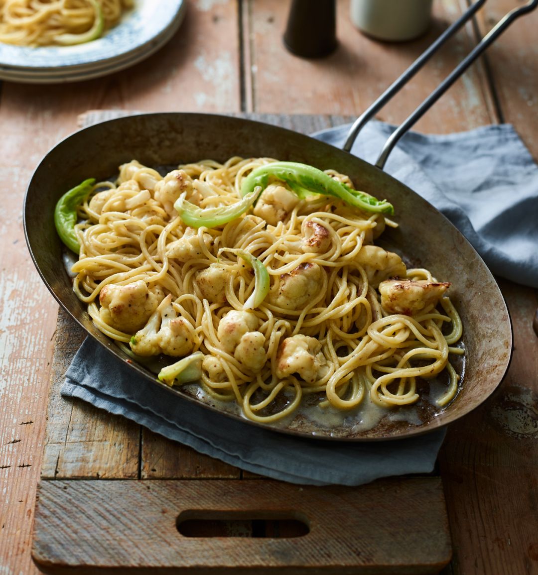Cauliflower cheese and pepper spaghetti