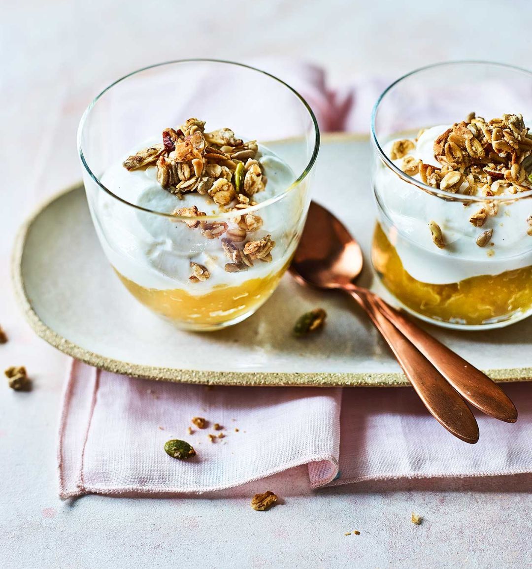 Apple and cardamom yogurt pots