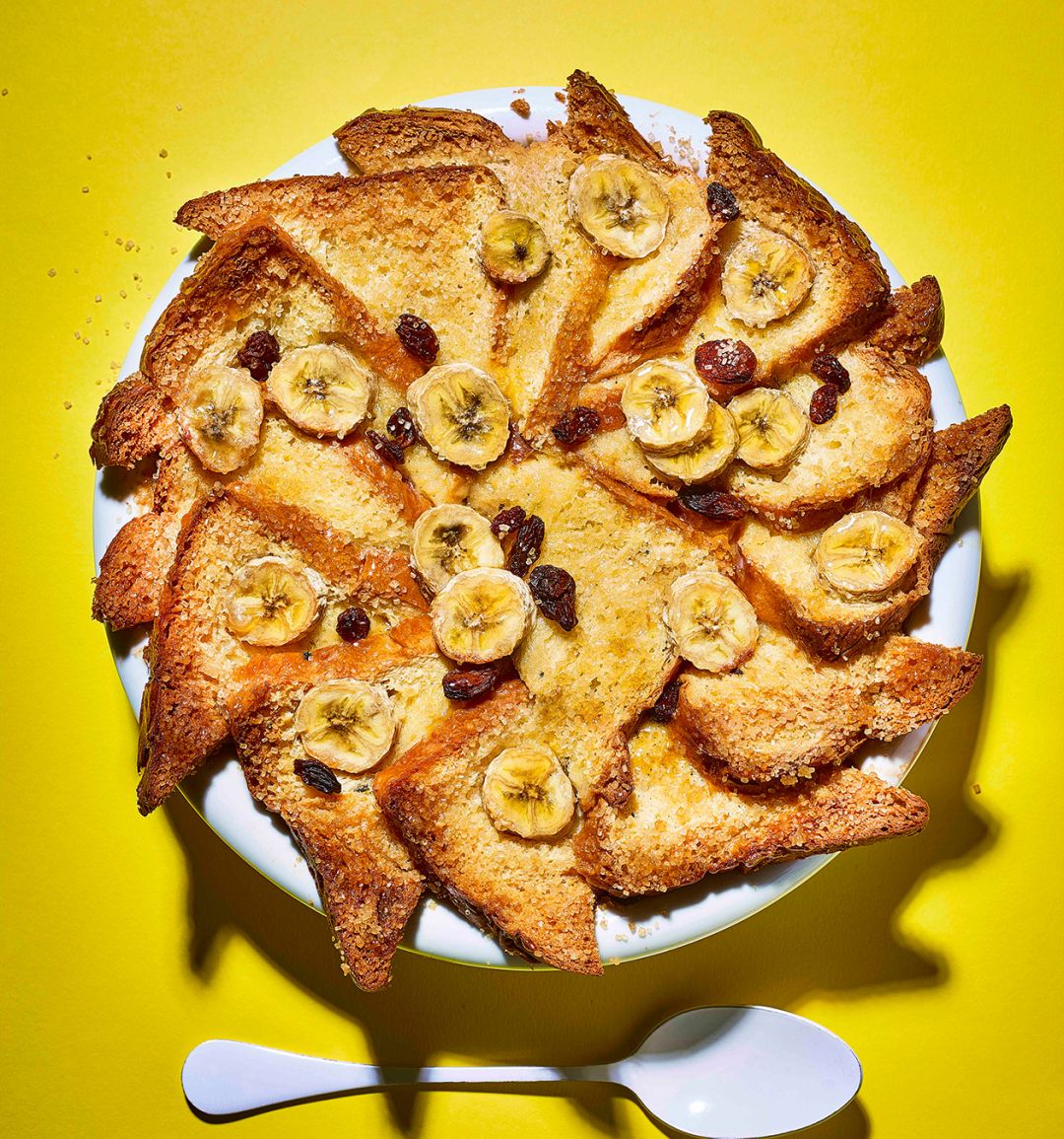 Banana brioche pudding with rum