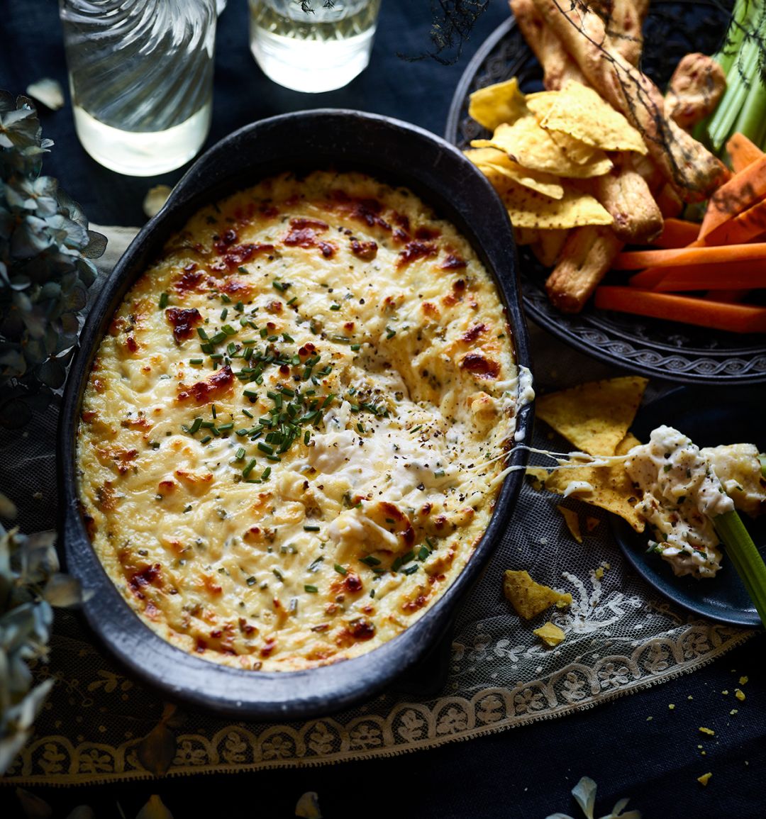 Baked cheesy chilli dip