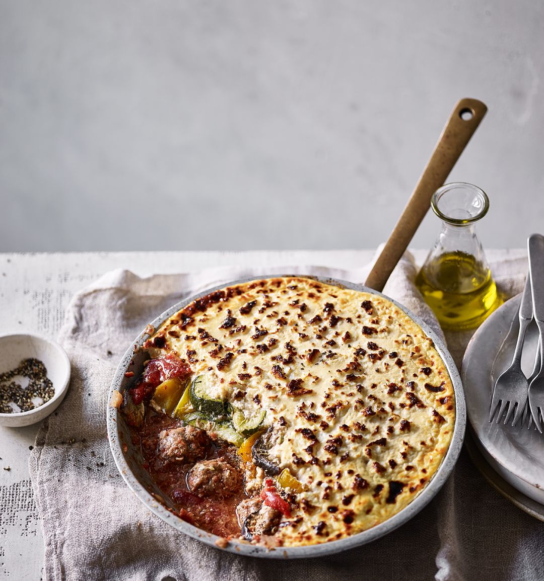 Frying pan ‘meatball moussaka’