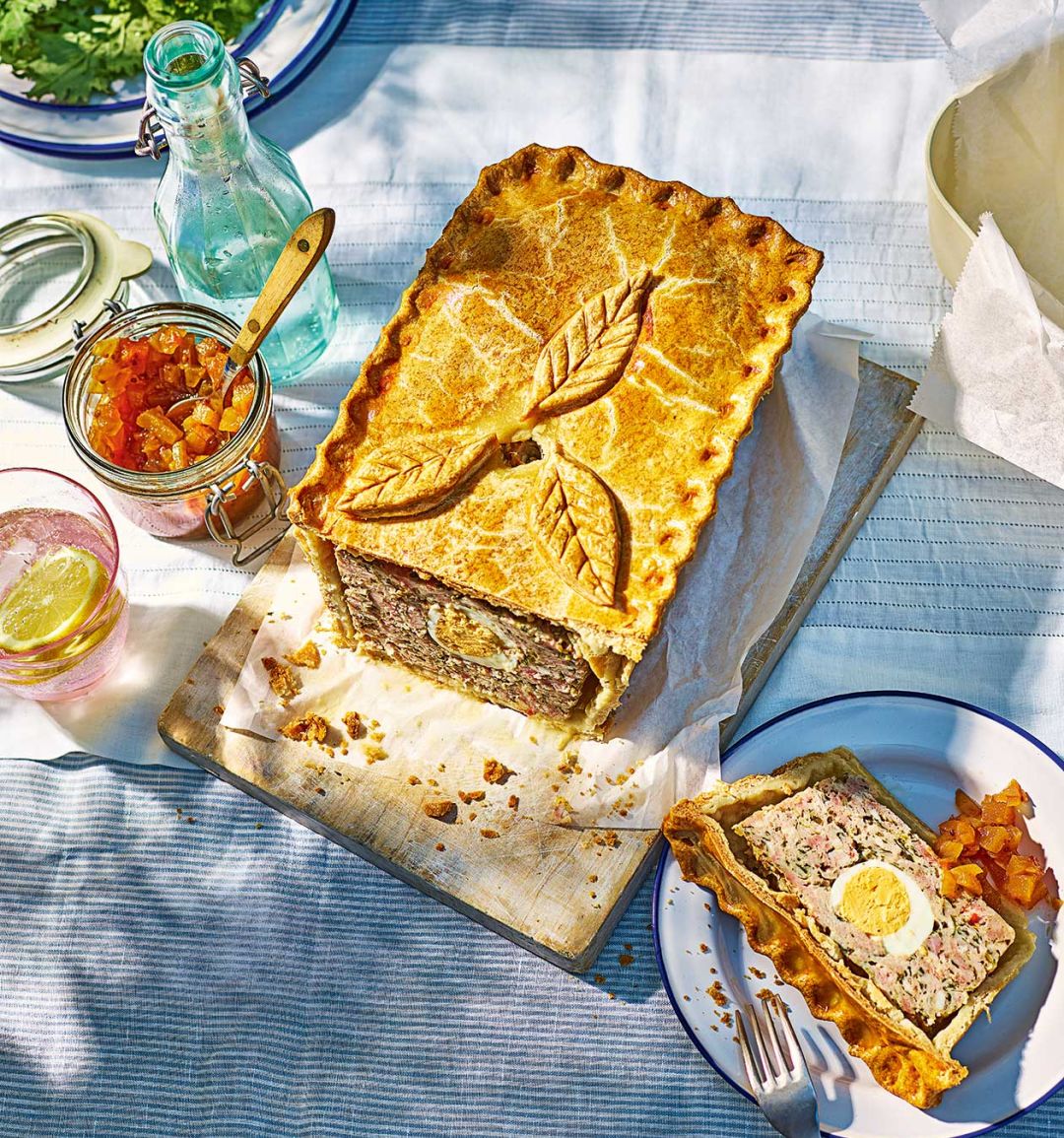 Ham and egg raised pie