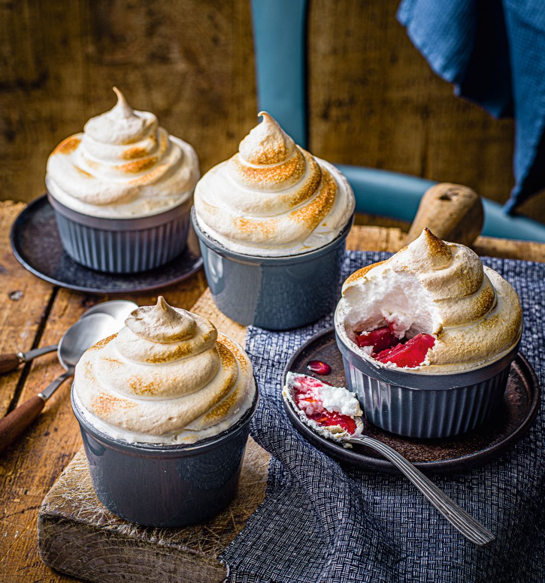 Plum meringue pots