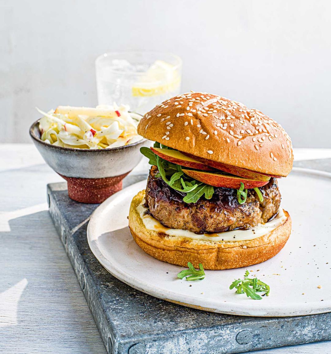 Pork burgers with apple and fennel