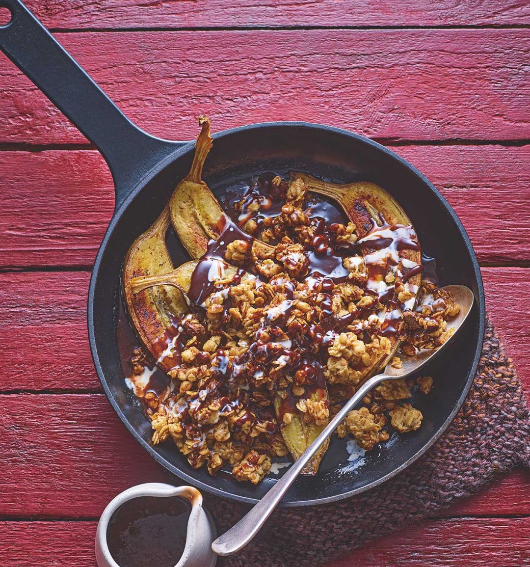 Banana chocolate hazelnut crumble