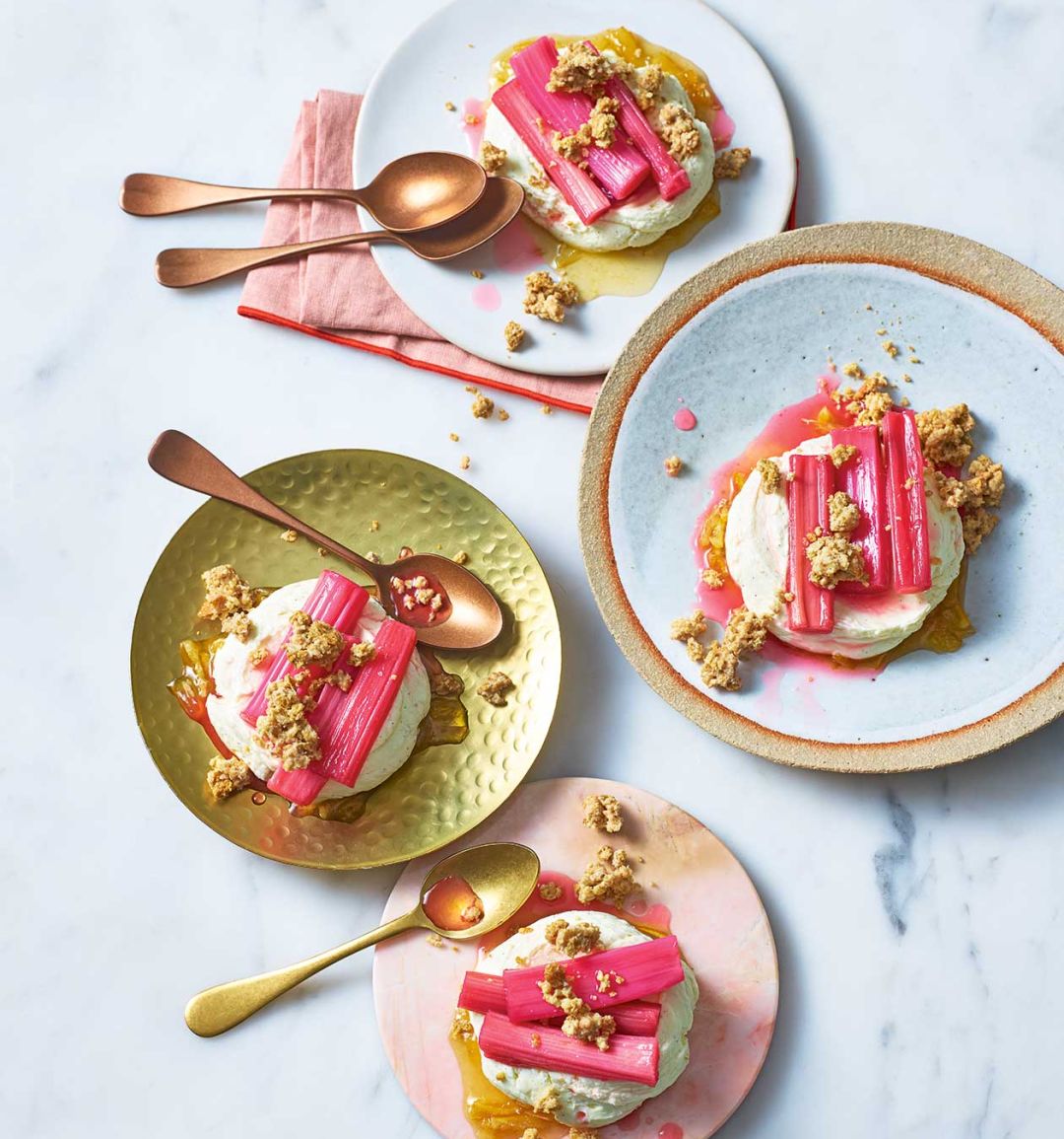 Rhubarb cheesecake with white chocolate crumble