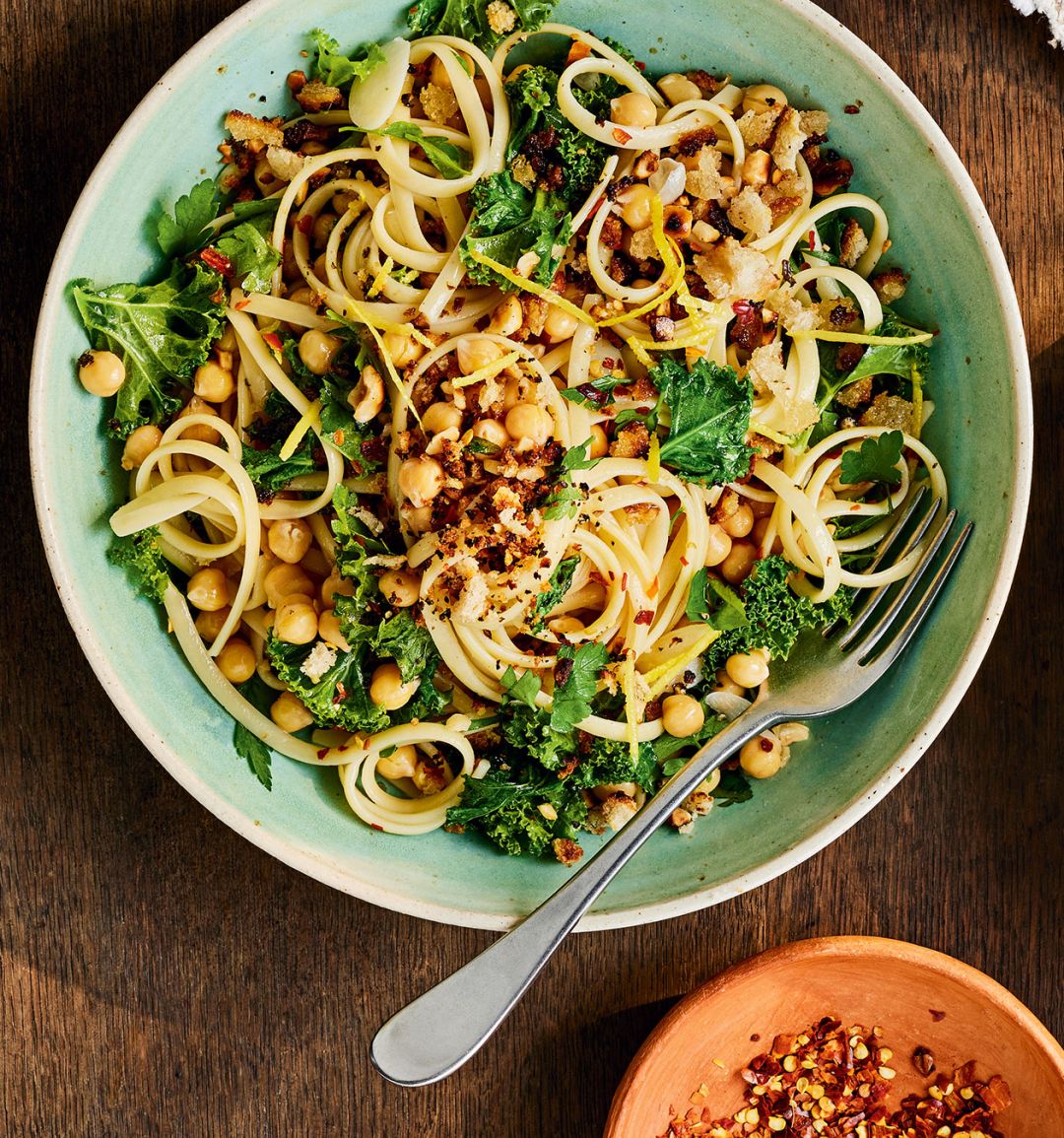 Kale and chickpea linguine with a nutty crunch