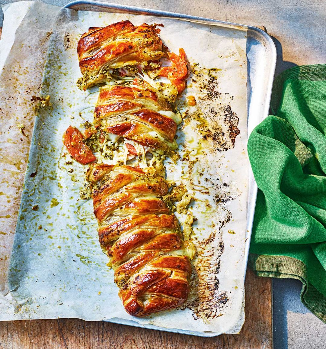Pesto puff plait
