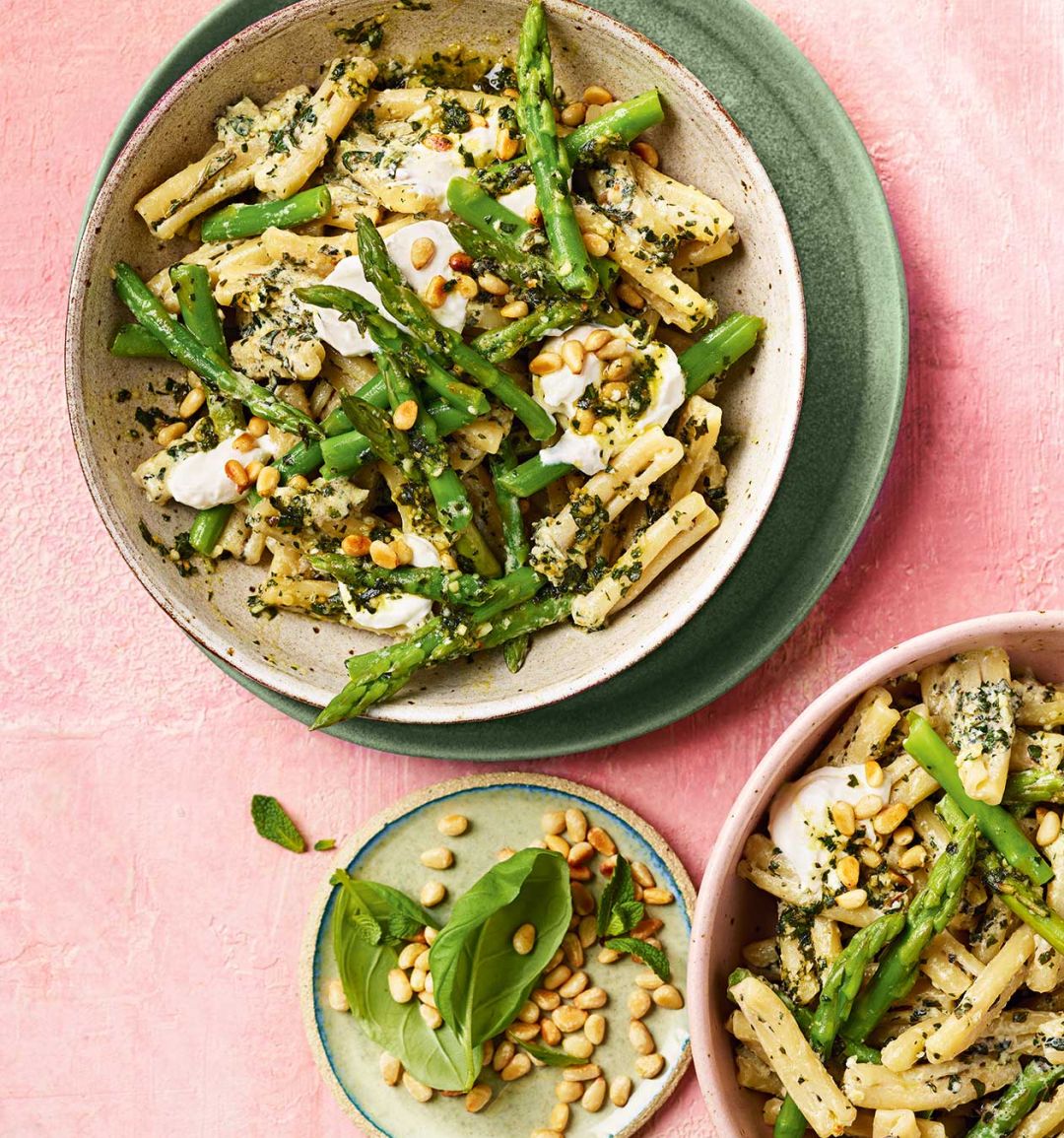 Asparagus pasta with mint and ricotta pesto 