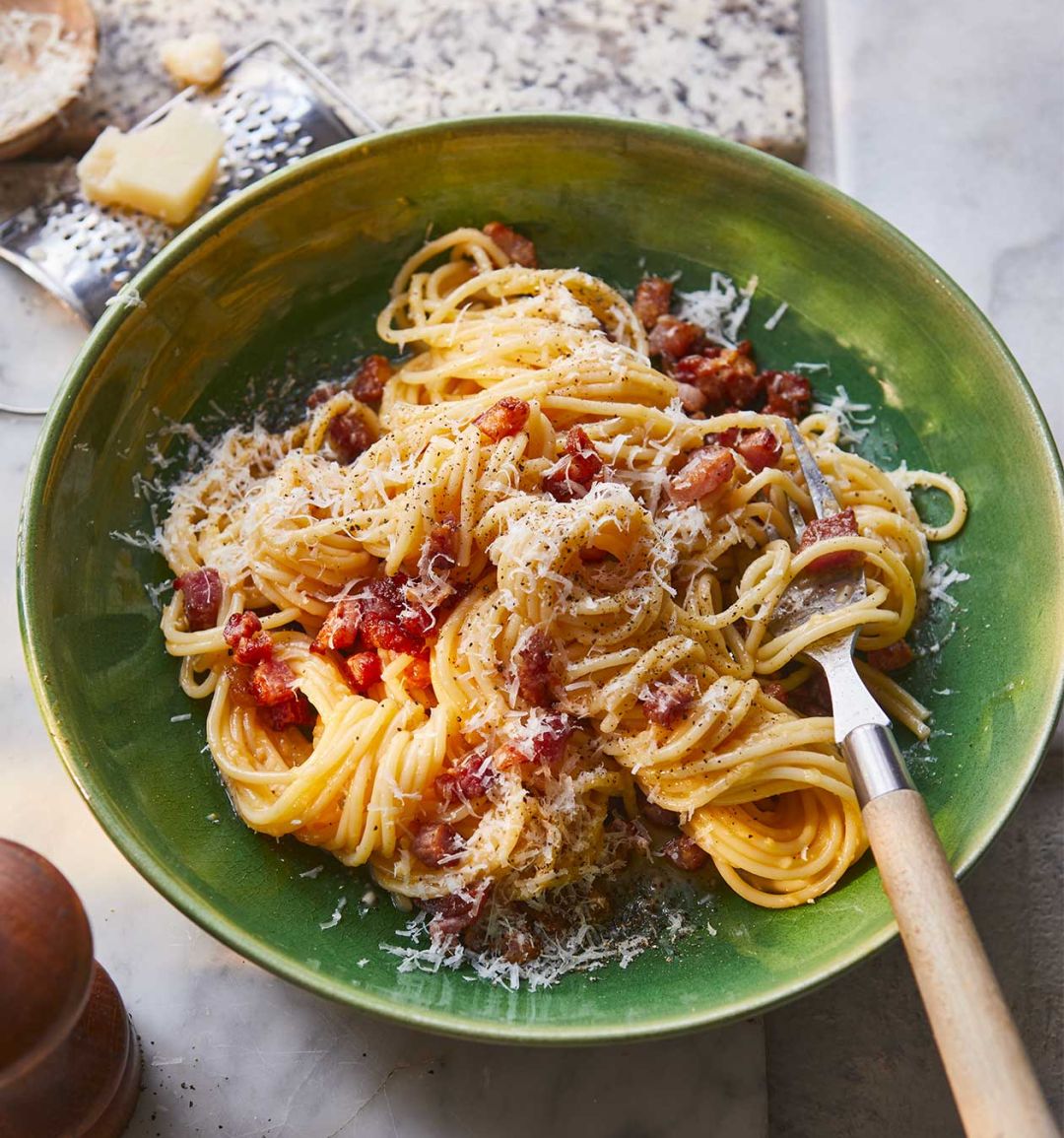Classic spaghetti carbonara 
