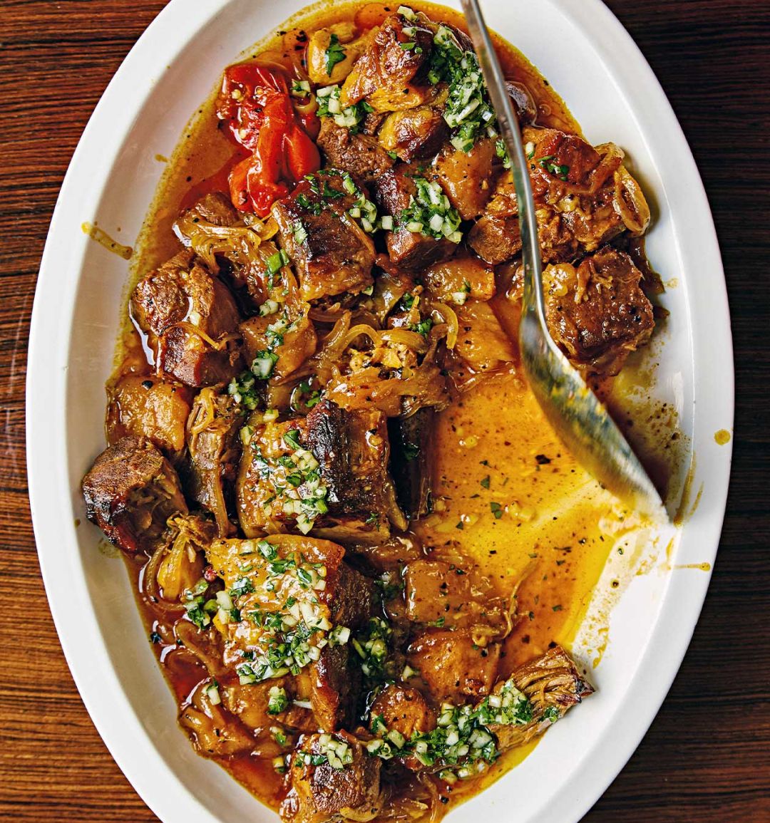 Slow-cooked pineapple pork with green vinagrete