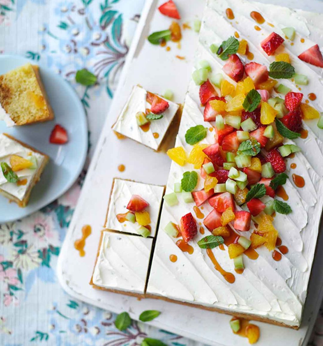 Pimm’s cup traybake