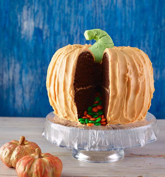 Chocolate spiced pumpkin piñata cake