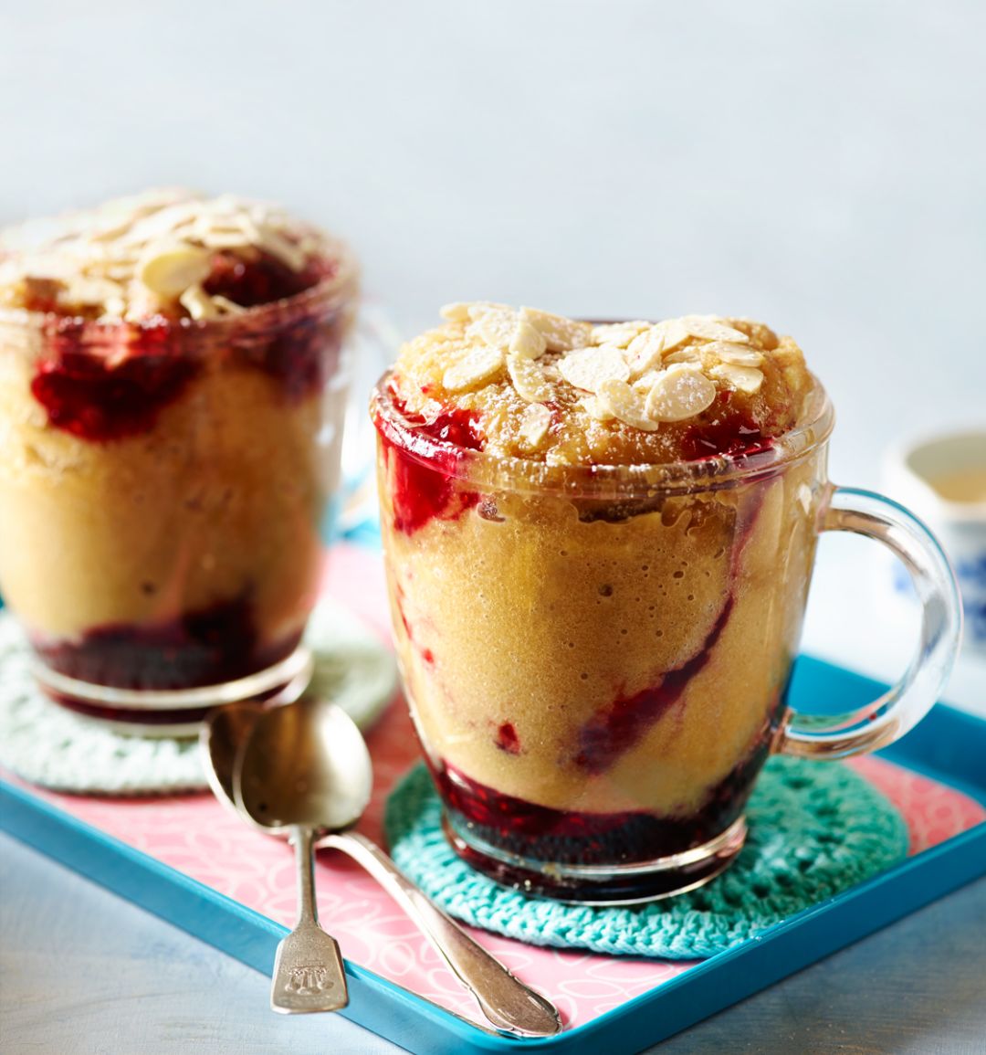 Bakewell mug cake