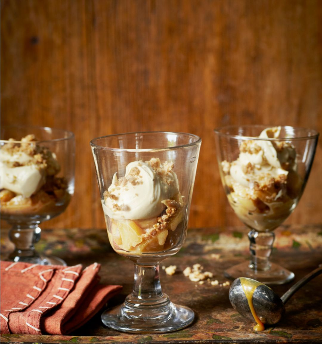 Caramel apple crumble pots