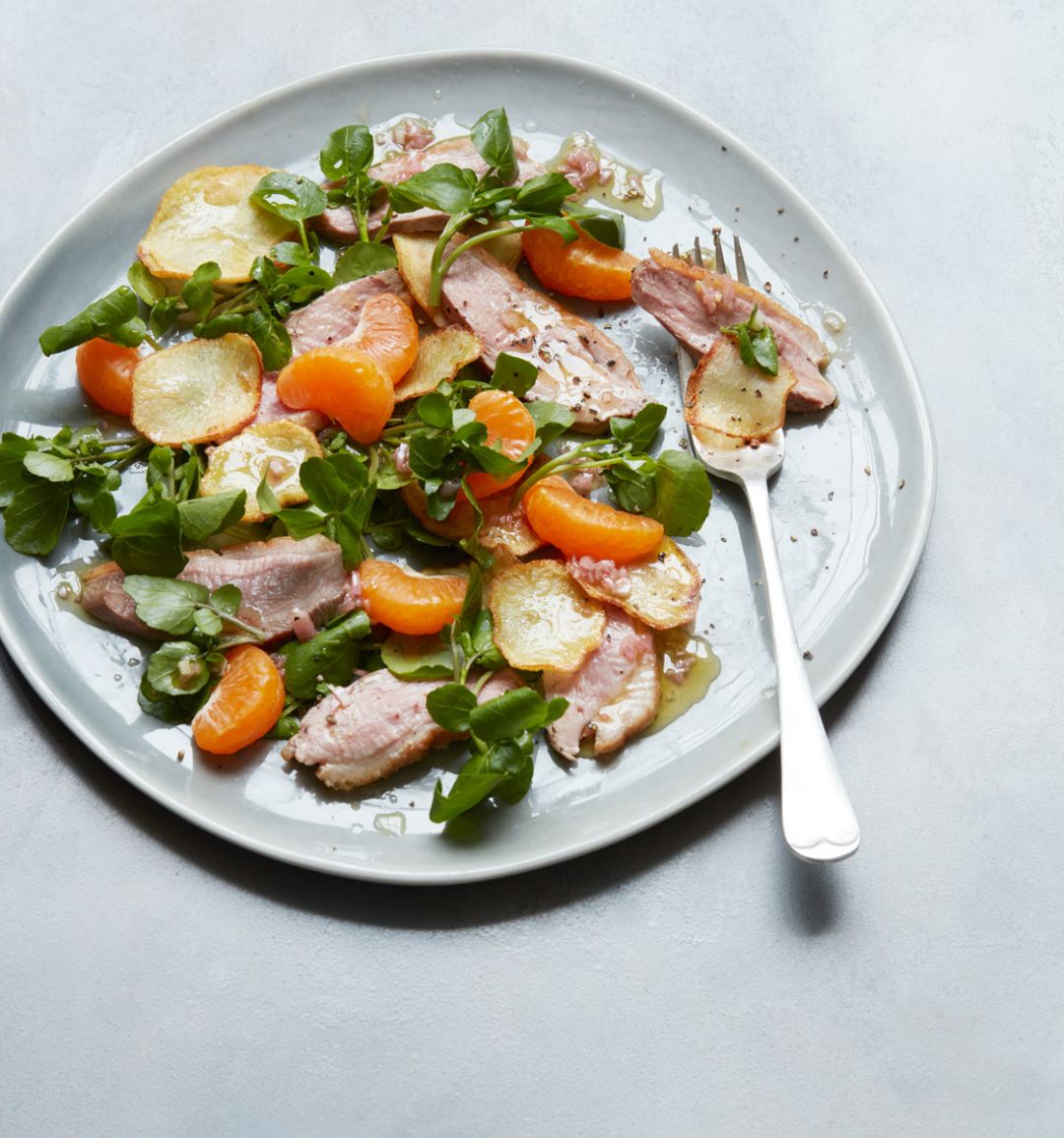 Warm salad of pan-fried duck with clementines