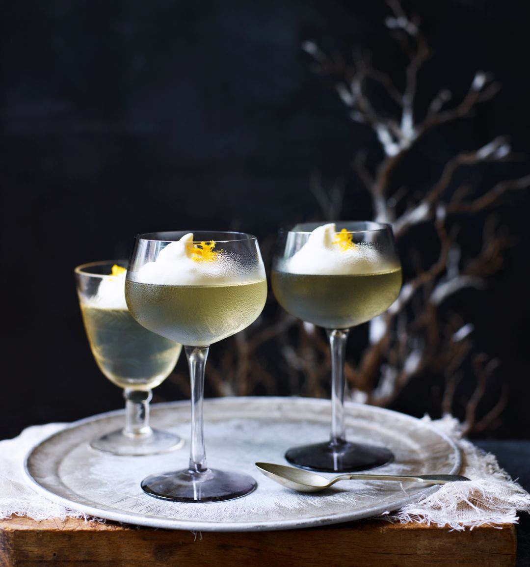 Muscat jellies with spiced cream