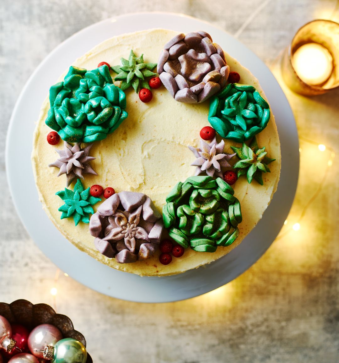 Succulent wreath cake decoration 
