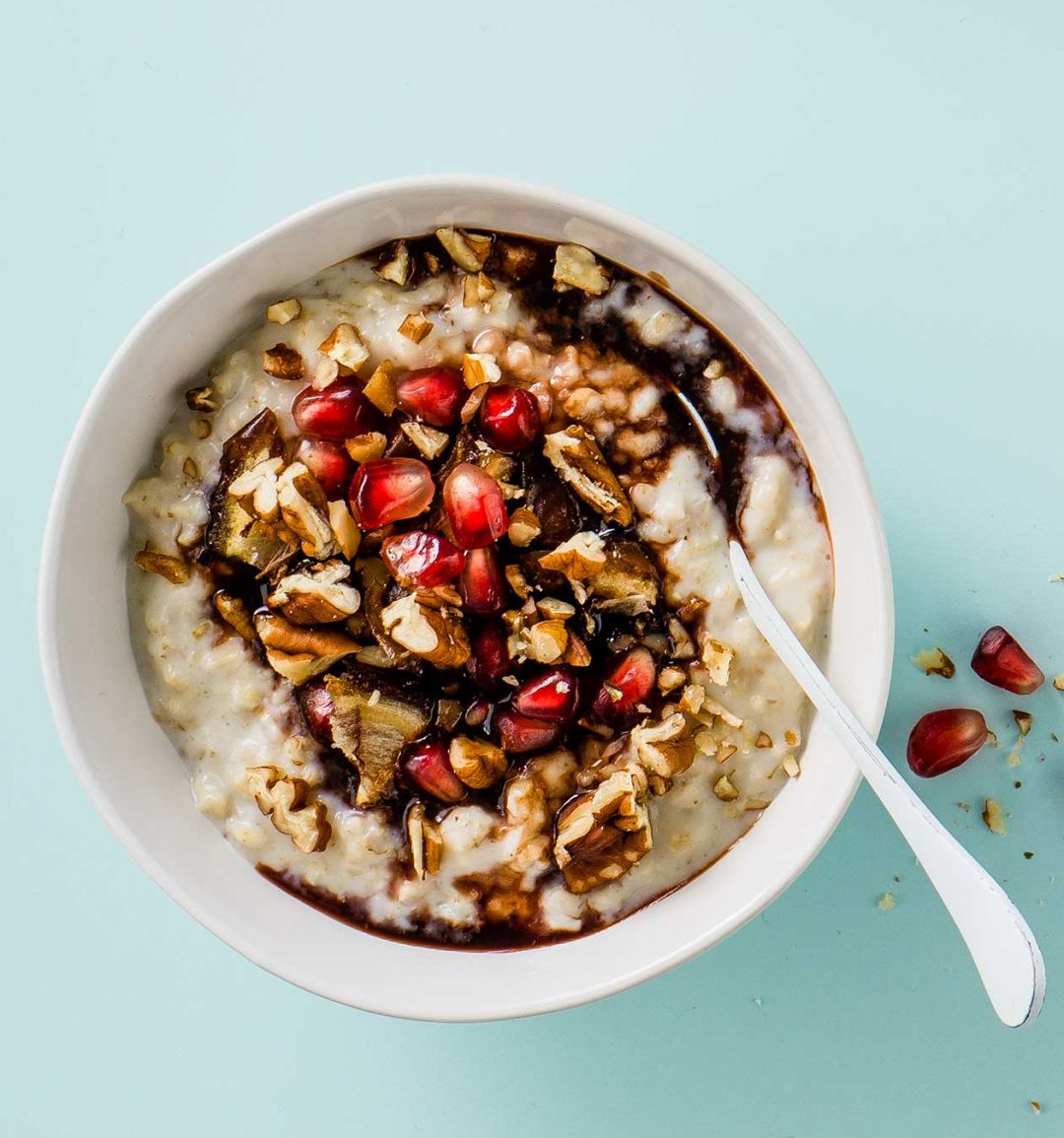 Porridge with dates and pecans