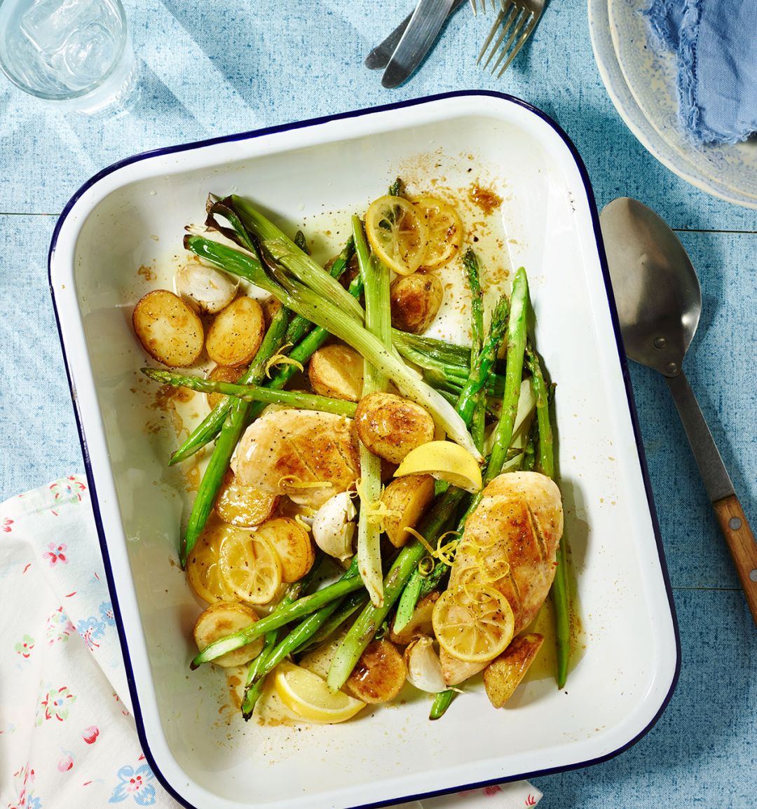 Asparagus and chicken traybake