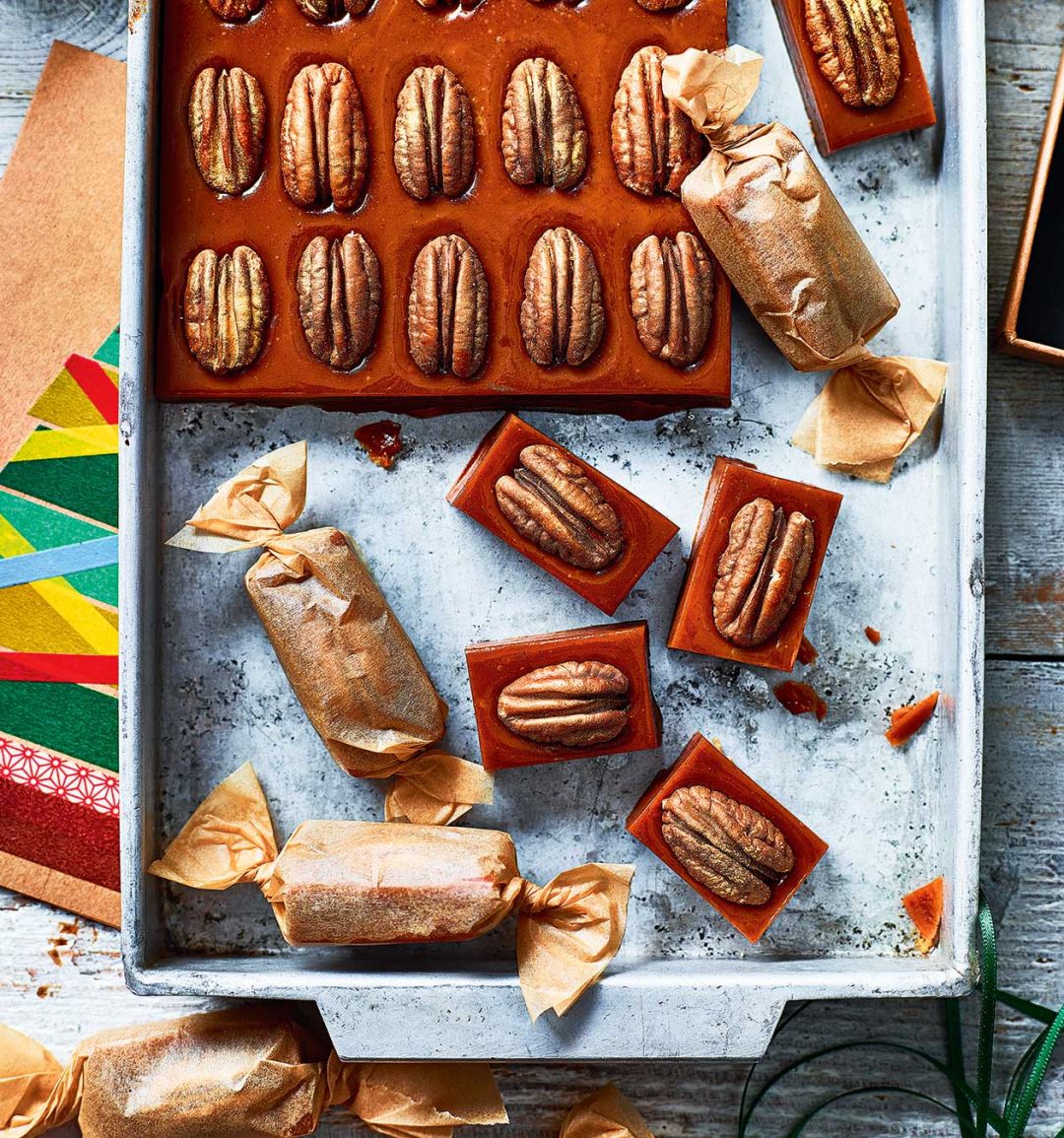 Golden pecan caramels