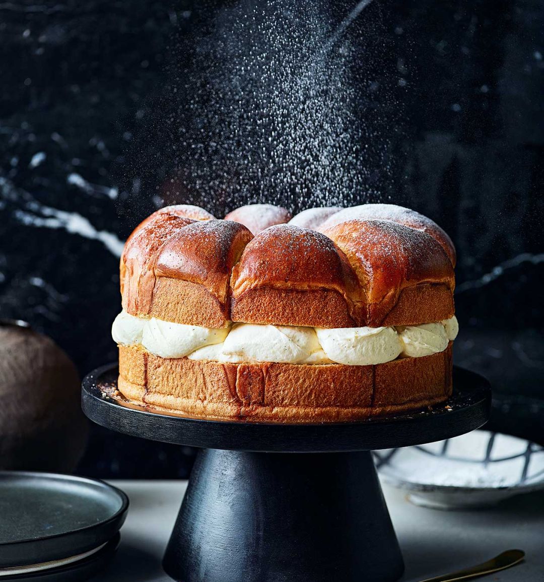 Vanilla cream bun cake