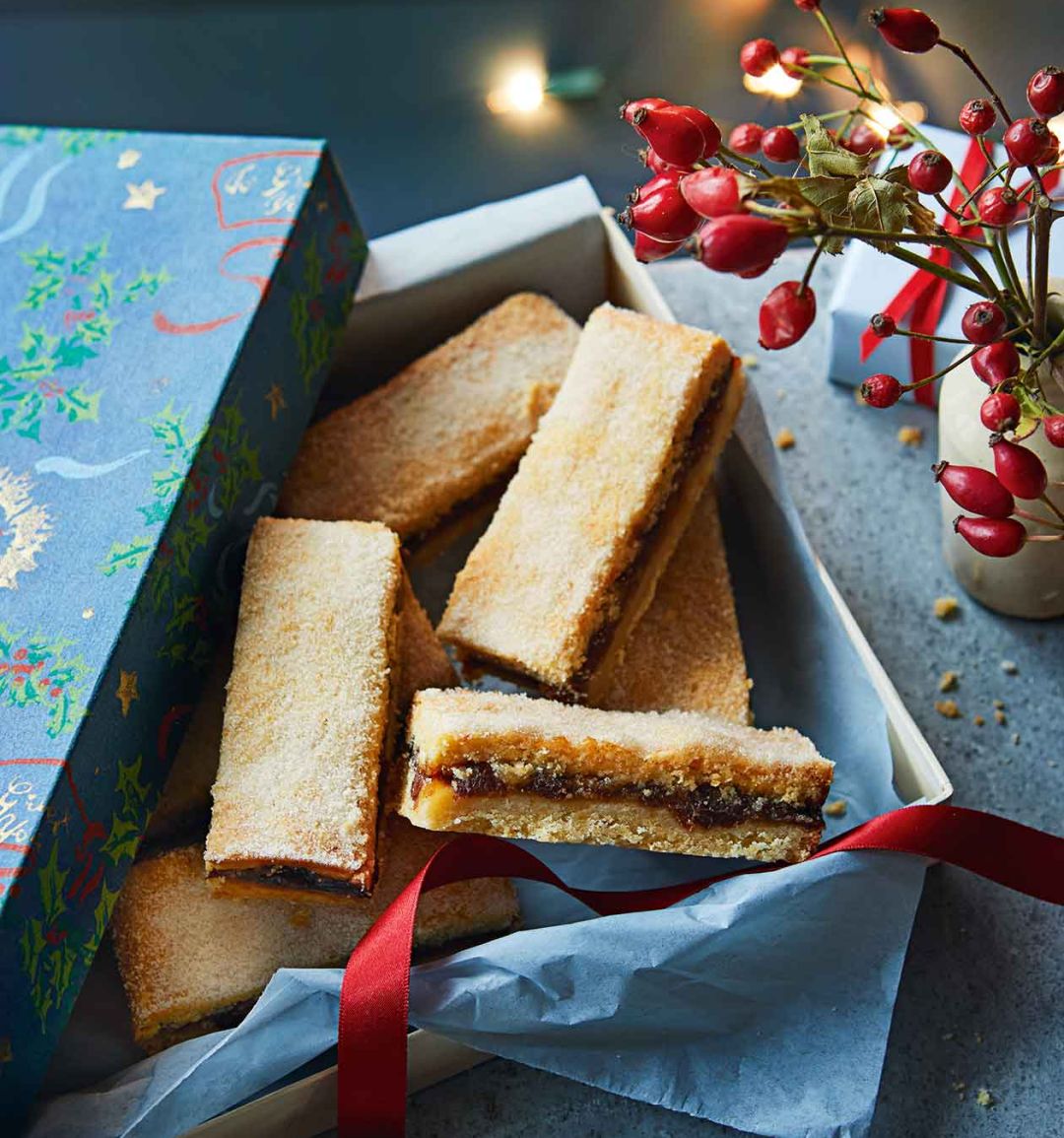 Mince pie shortbread bars