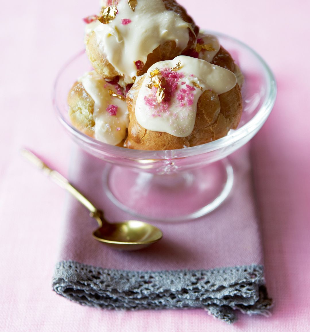 White chocolate and vanilla profiteroles 