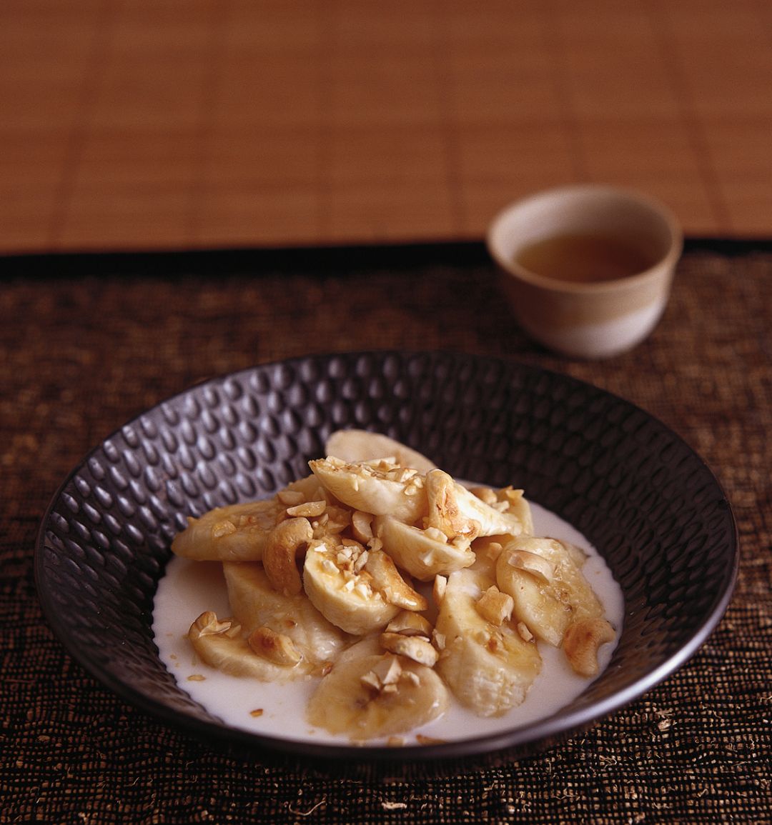 Coconut bananas with maple syrup