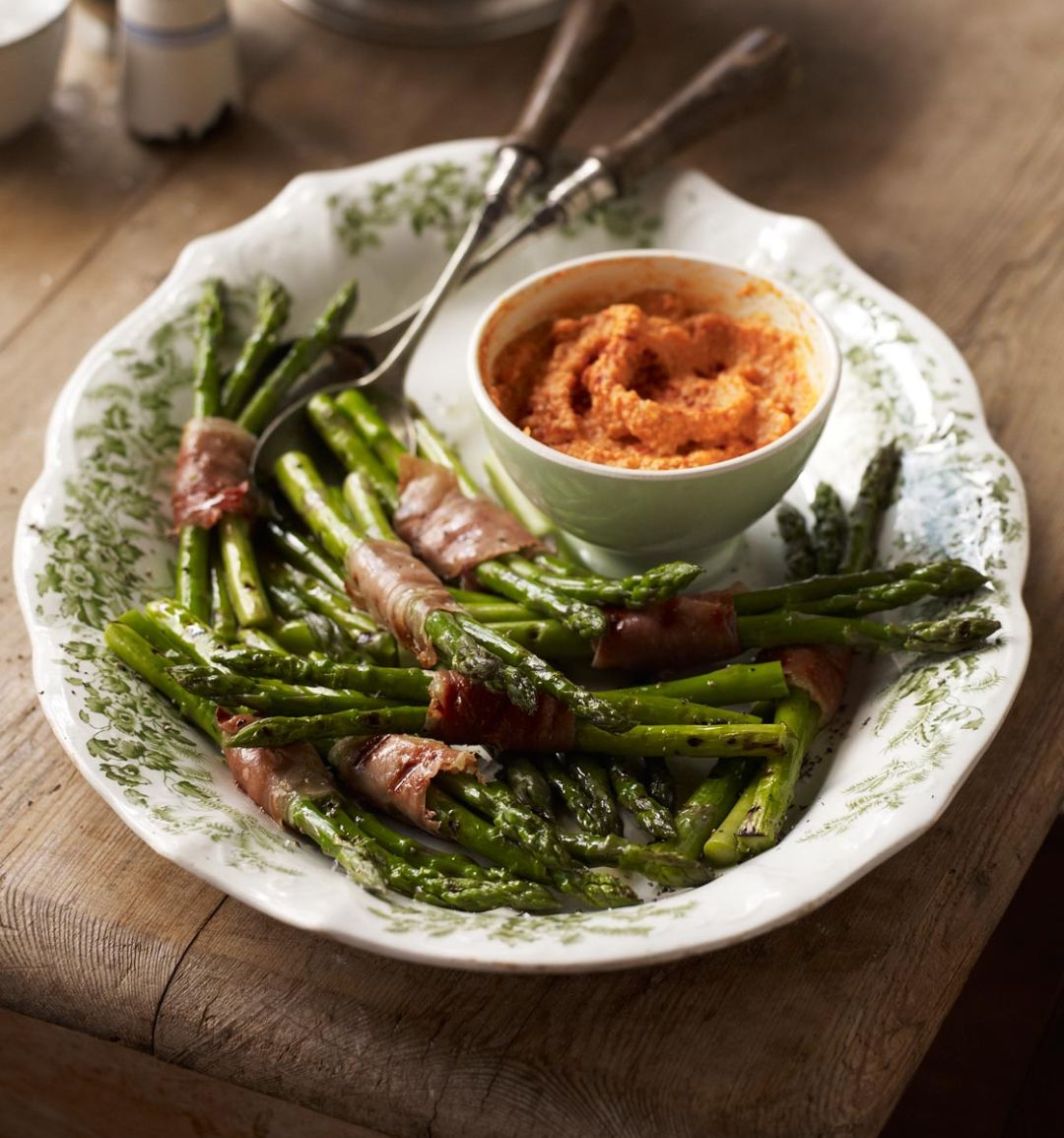 Grilled asparagus with serrano ham & romesco sauce 