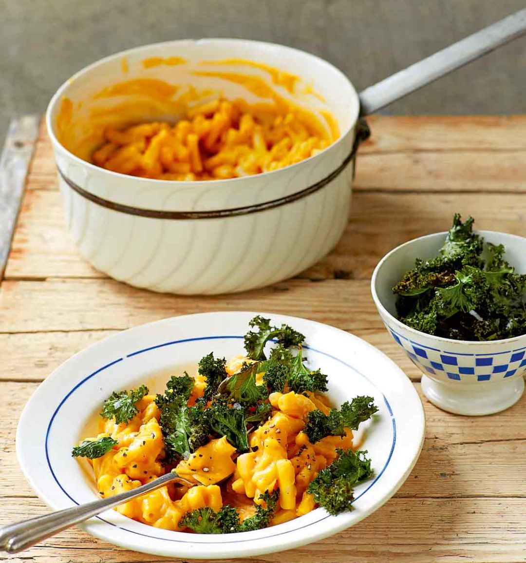 Vegan macaro-no-cheese with crispy kale