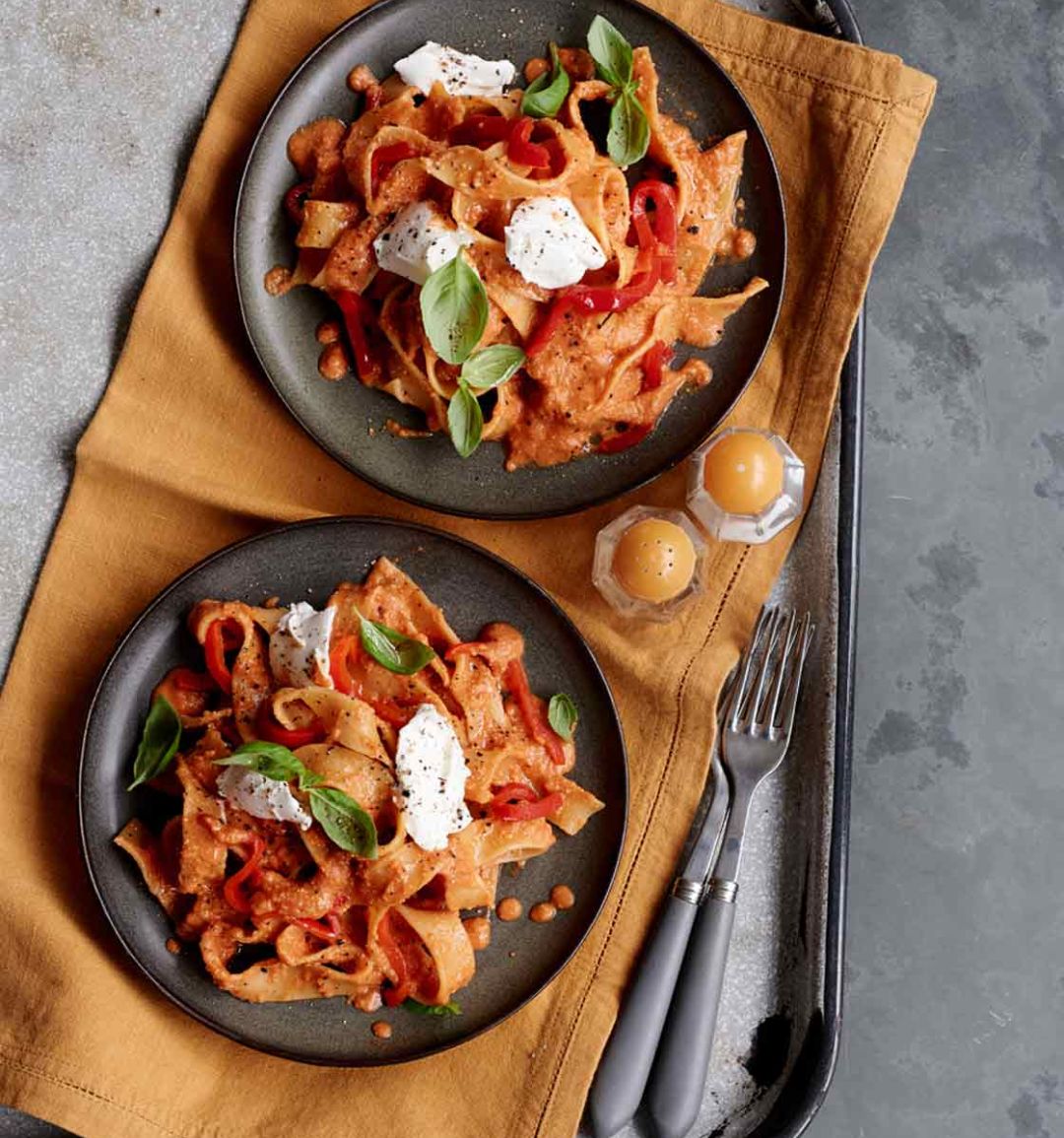 Tomato romesco goats' cheese pasta