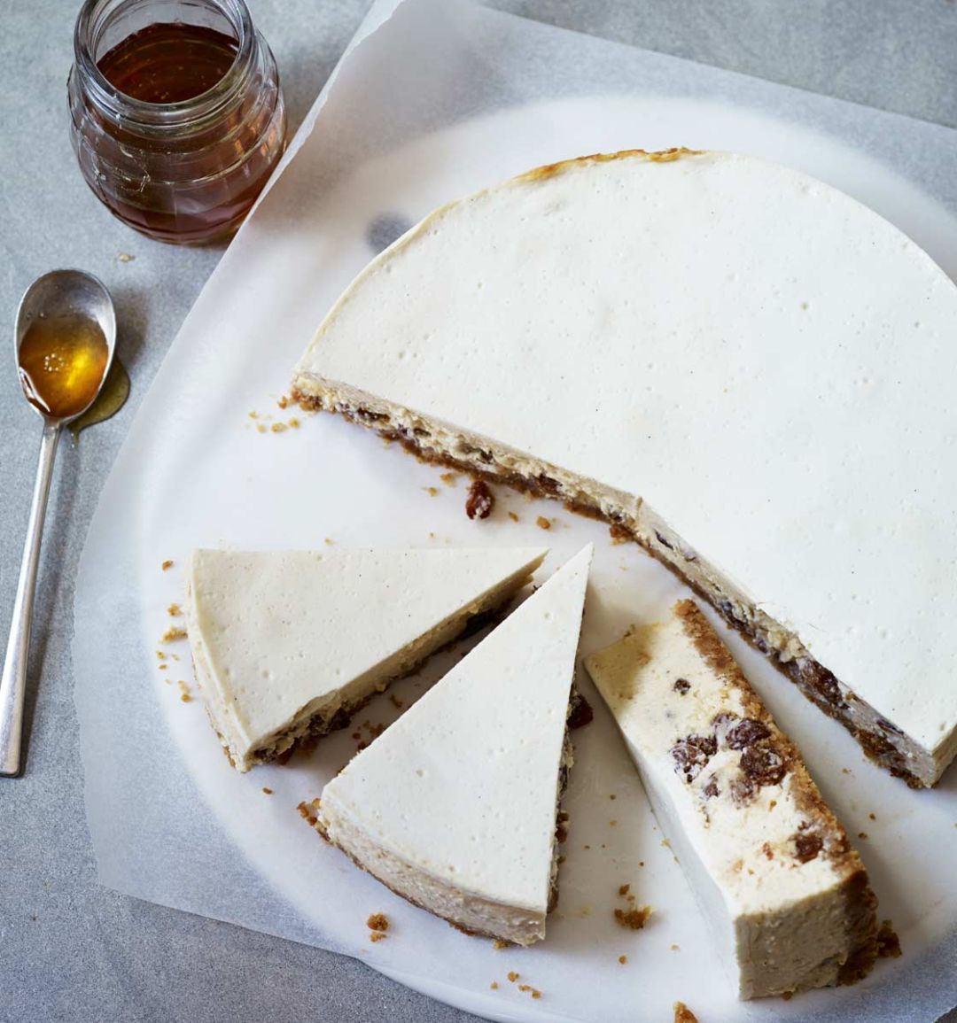 Honey, cinnamon and yogurt cheesecake