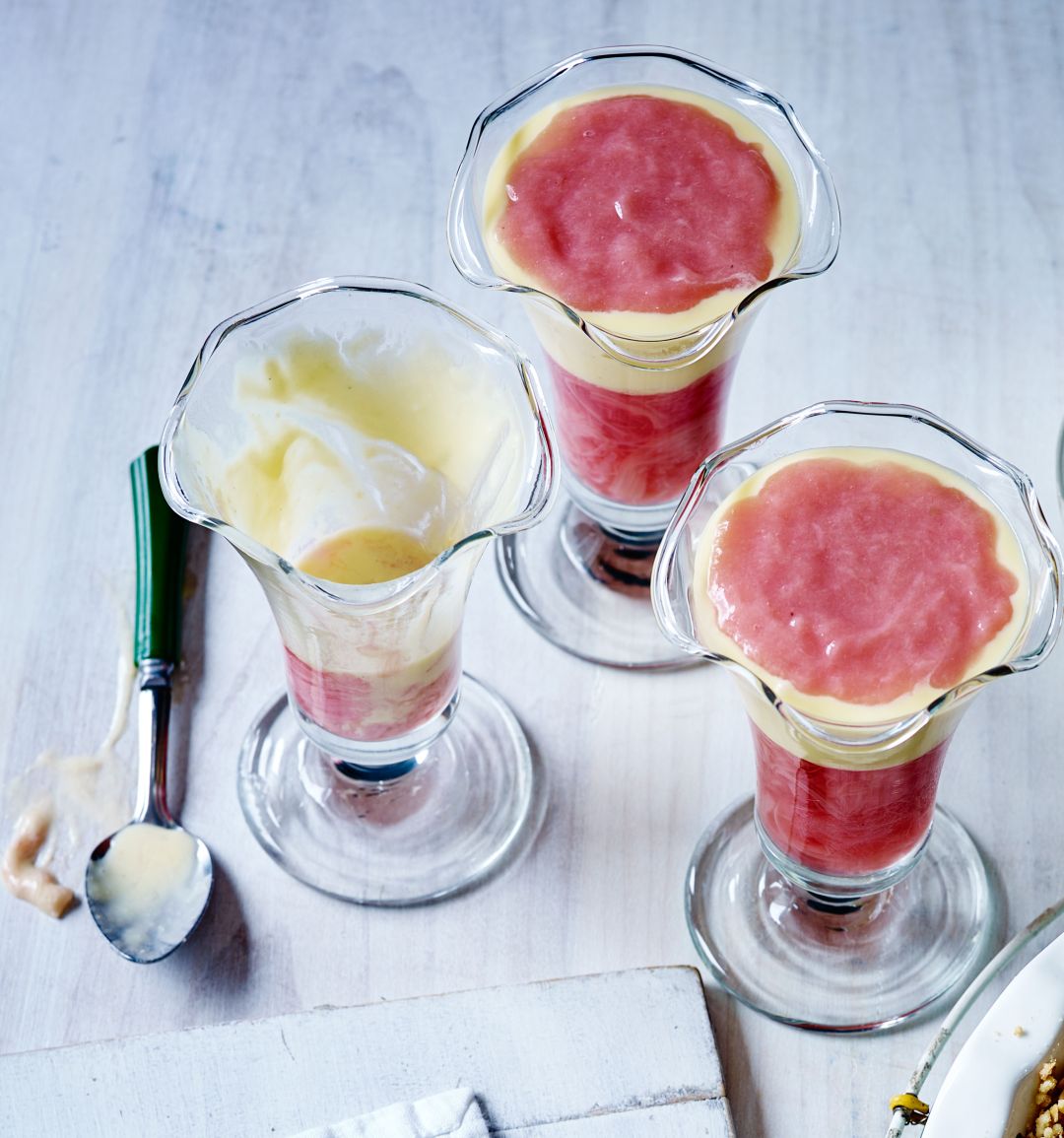 Rhubarb and custard jellies