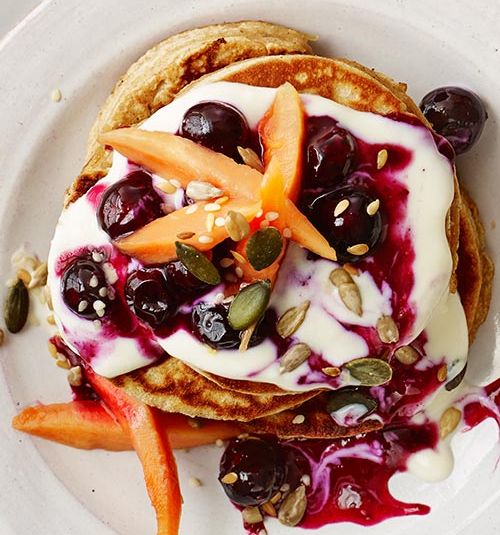 Oaty hotcakes with blueberry compote