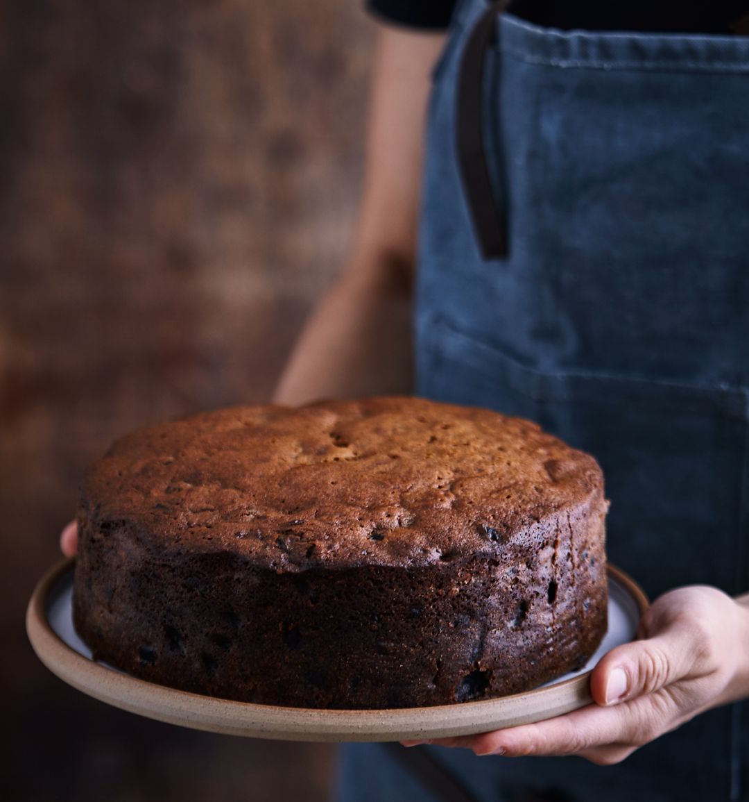 Spiced rum and raisin Christmas cake