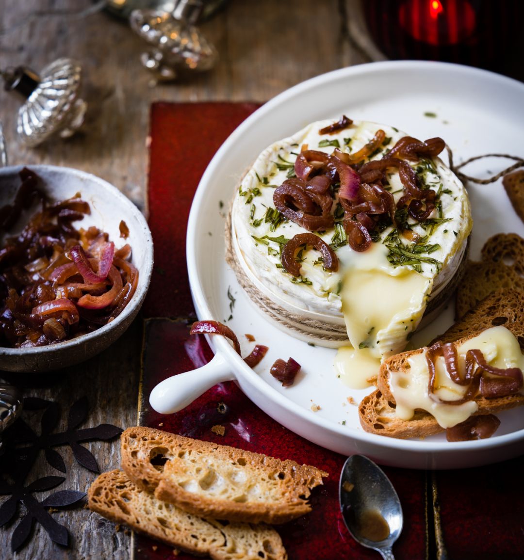 Baked Camembert with onions