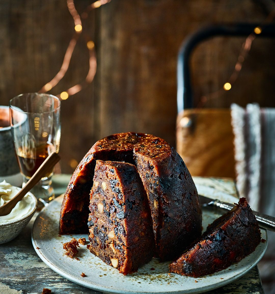 Slow cooker Christmas pudding with amaretto