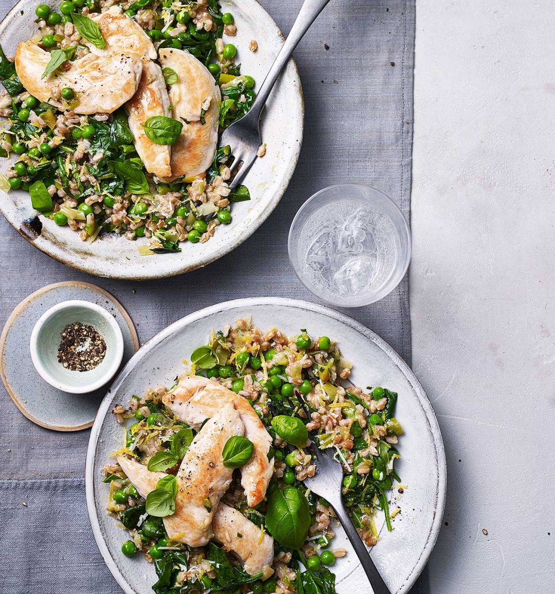 Pan-fried chicken with green grains