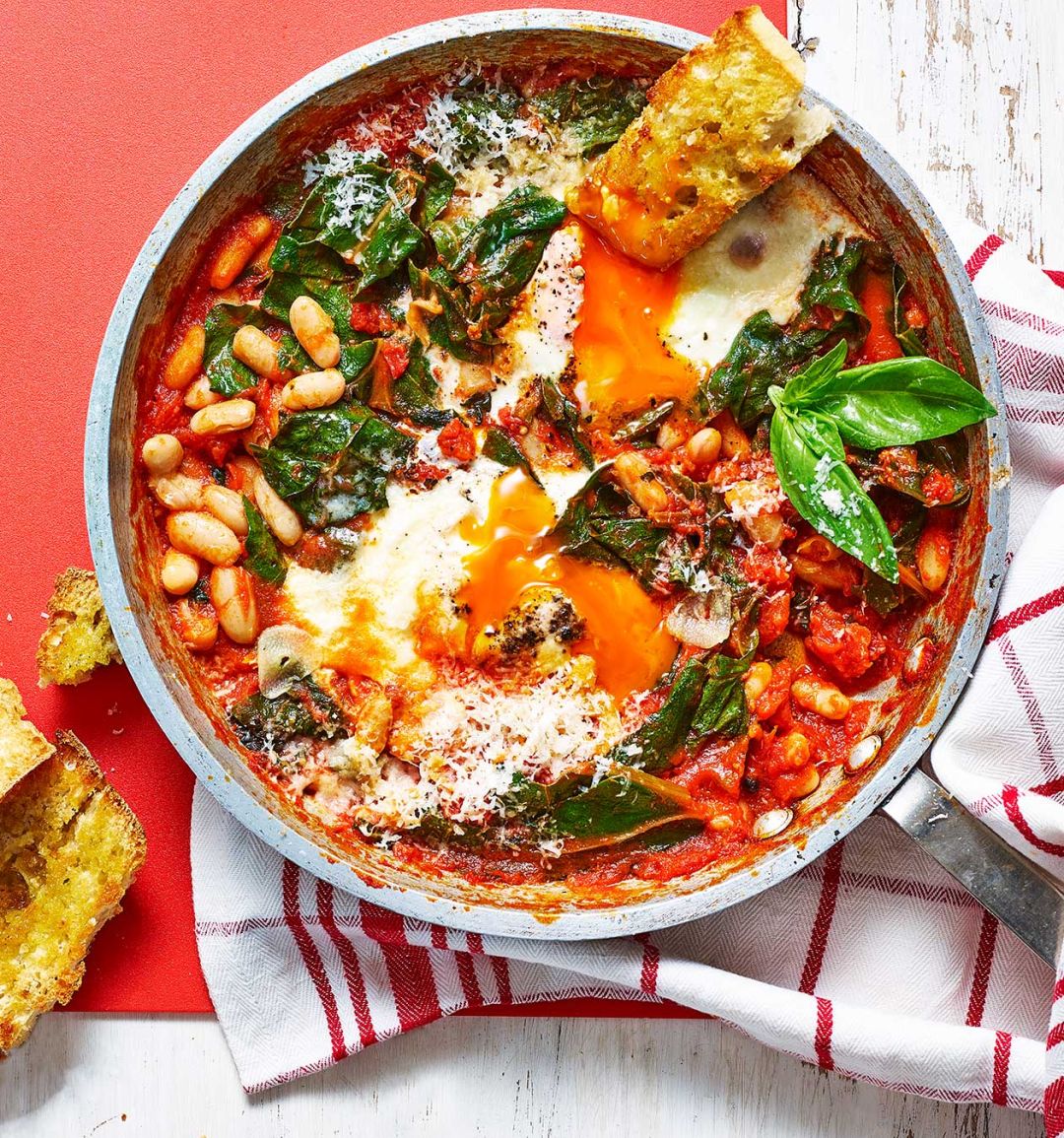 Italian eggs with garlic toasts