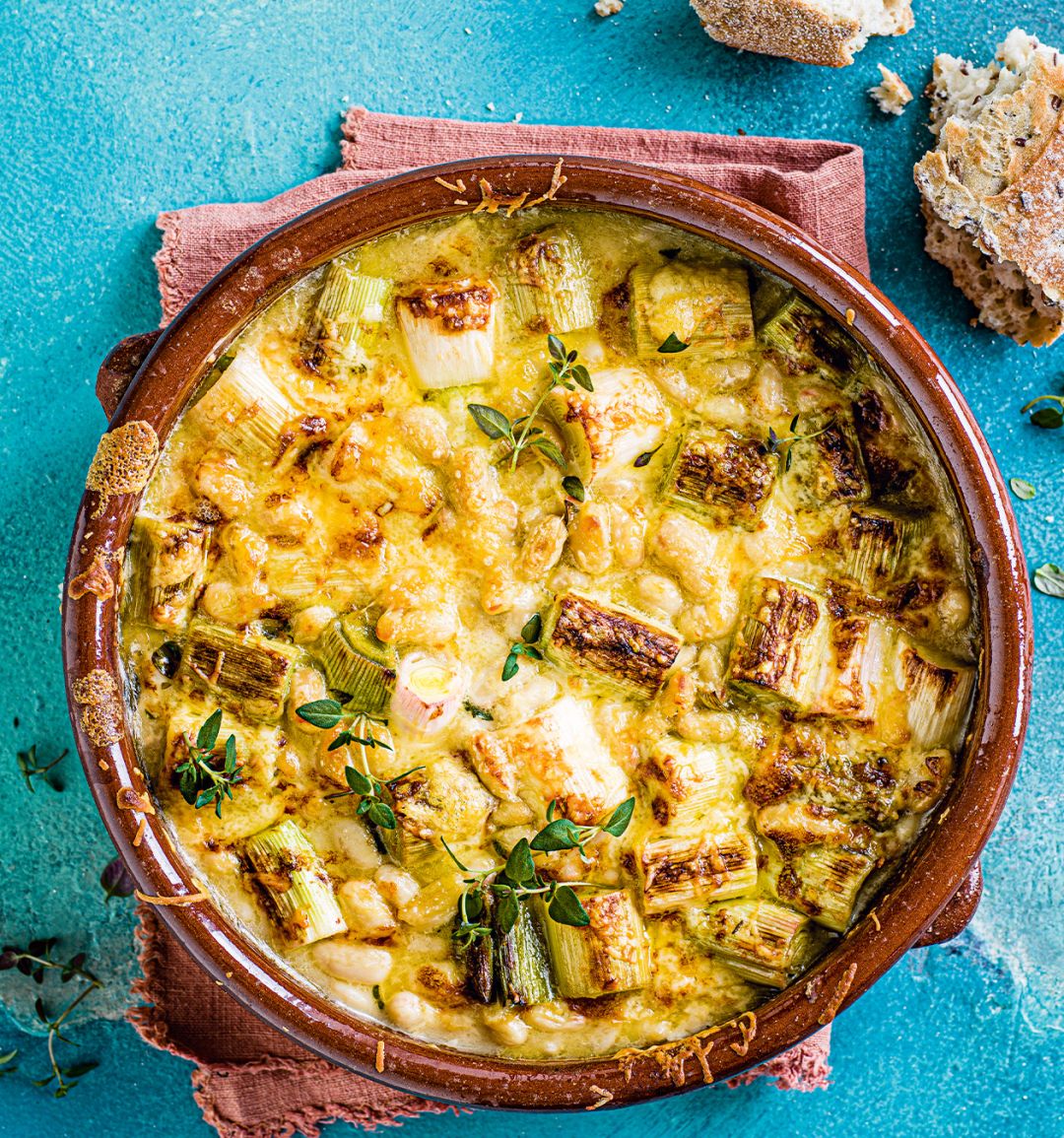 Cheesy bean and leek gratin
