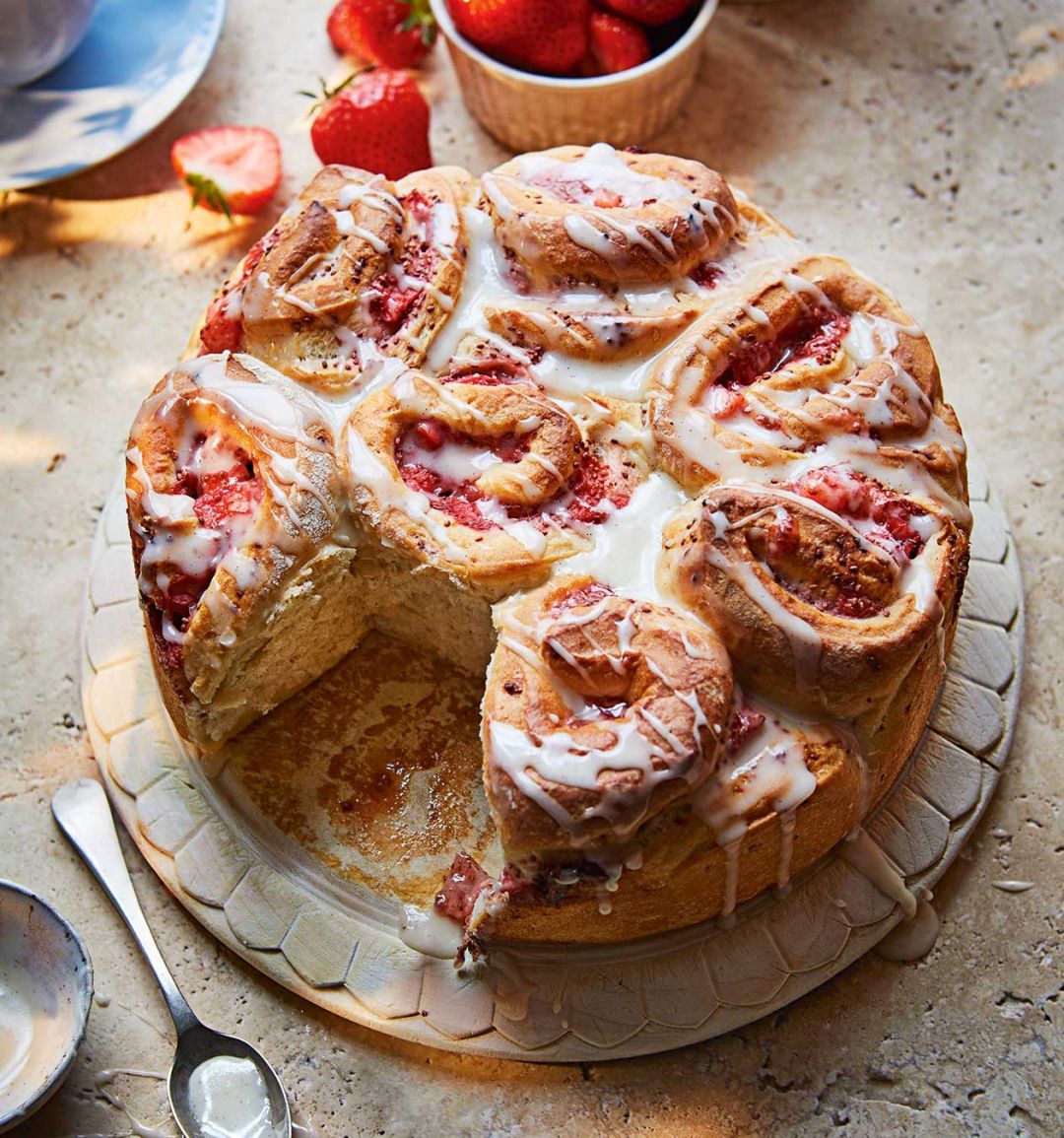 Strawberry bun cake