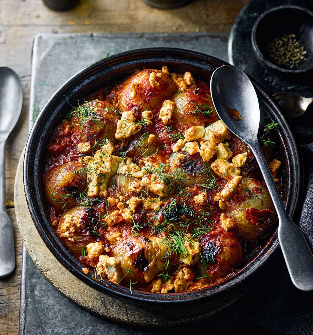 Rice-stuffed onions with feta and dill