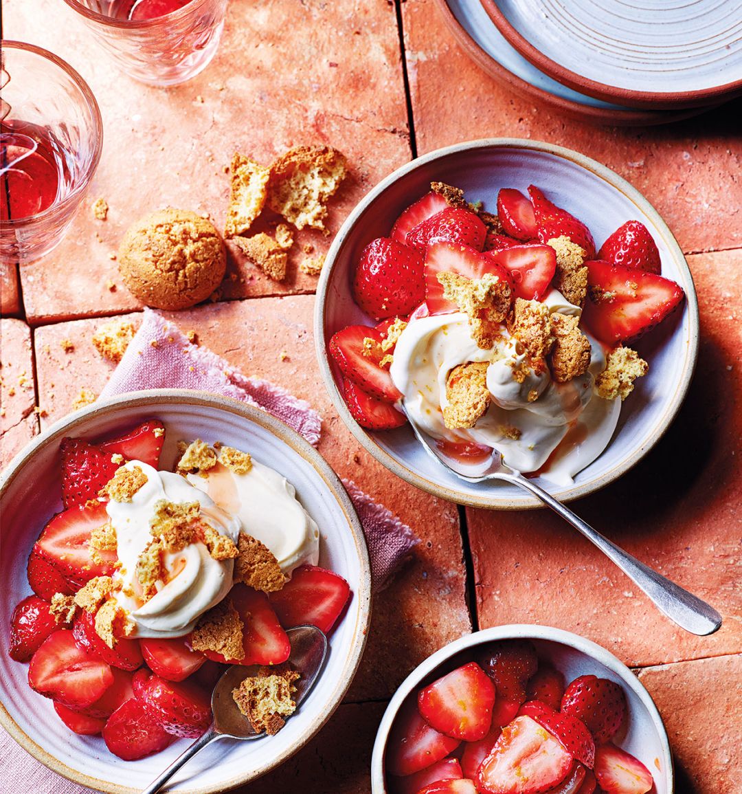 Macerated strawberries with amaretti cream