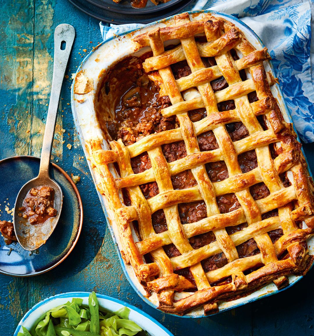 Cheesy minced beef and mushroom pie
