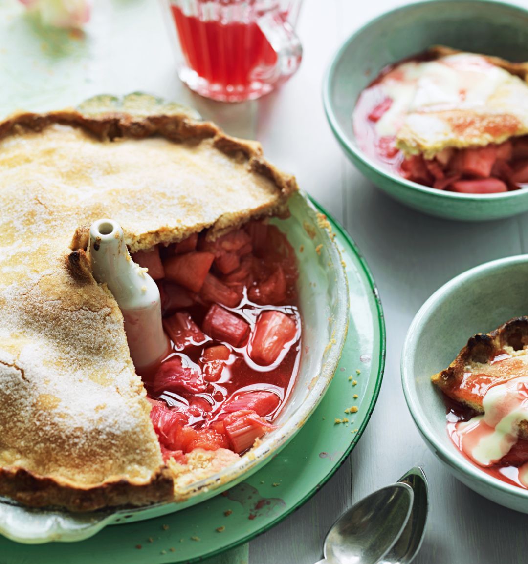 Sugar-crusted rhubarb and apple pie