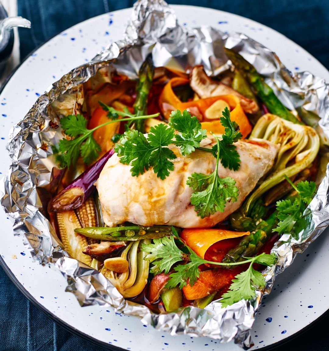 Aromatic oriental chicken parcels