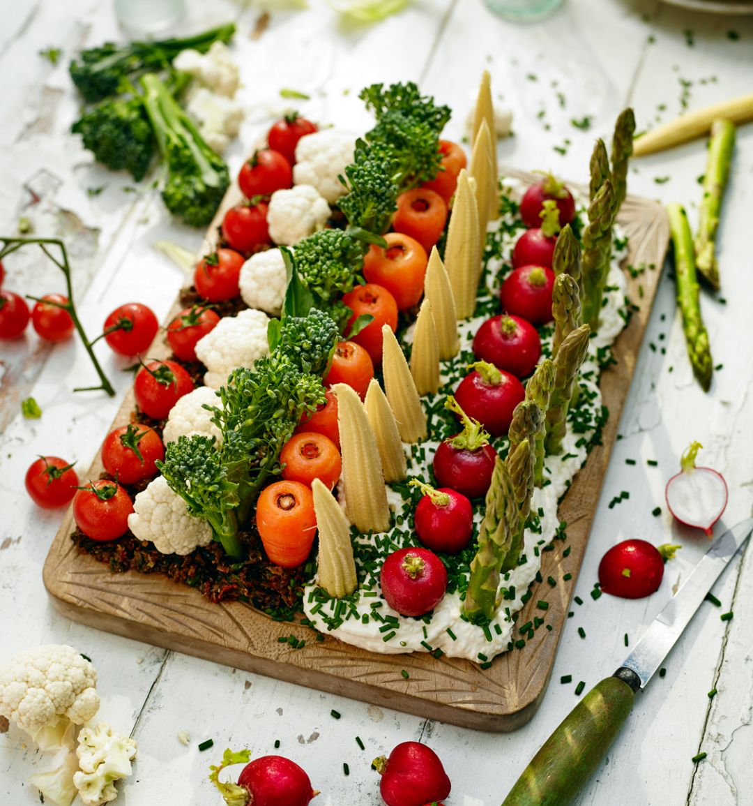 ‘Edible garden’ crudités and dips
