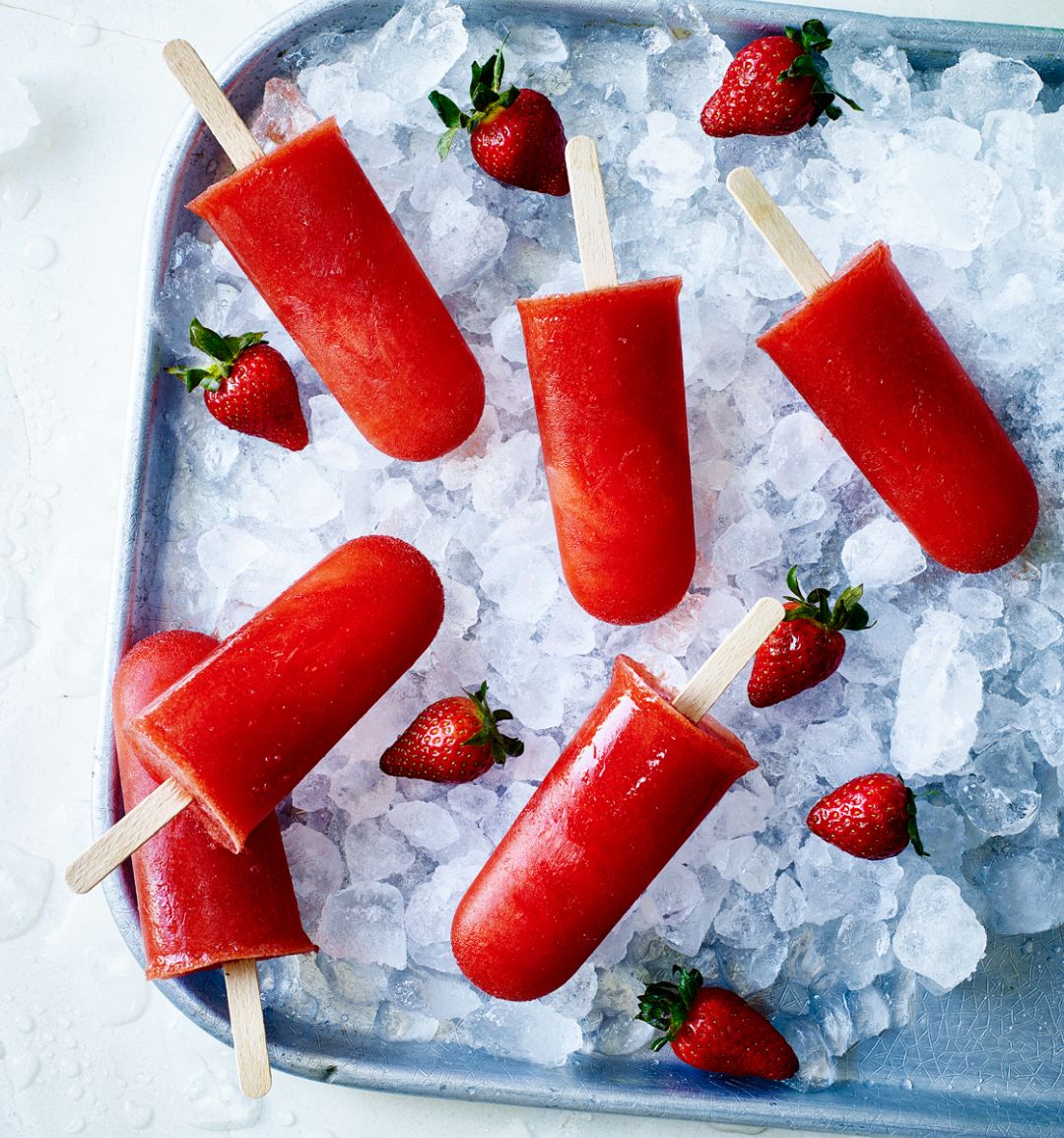 Strawberry-rosé ice lollies